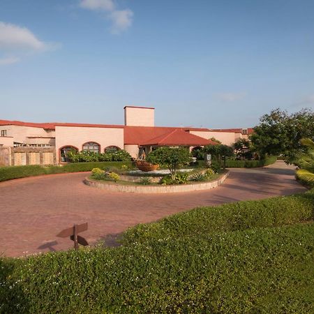 Regenta Resort Bhuj By Royal Orchid Hotels Limited Eksteriør bilde