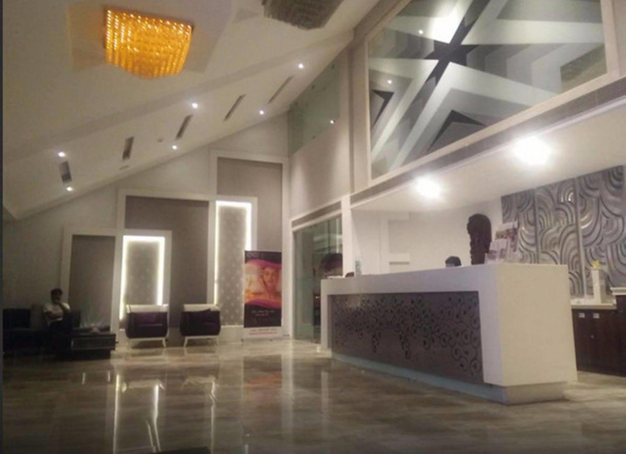 Regenta Resort Bhuj By Royal Orchid Hotels Limited Eksteriør bilde